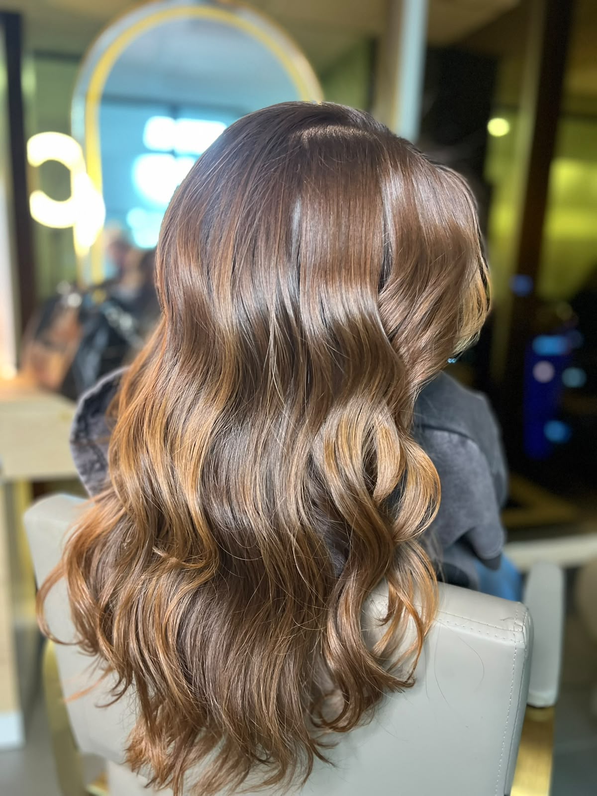 Corte en capas sobre cabello negro
