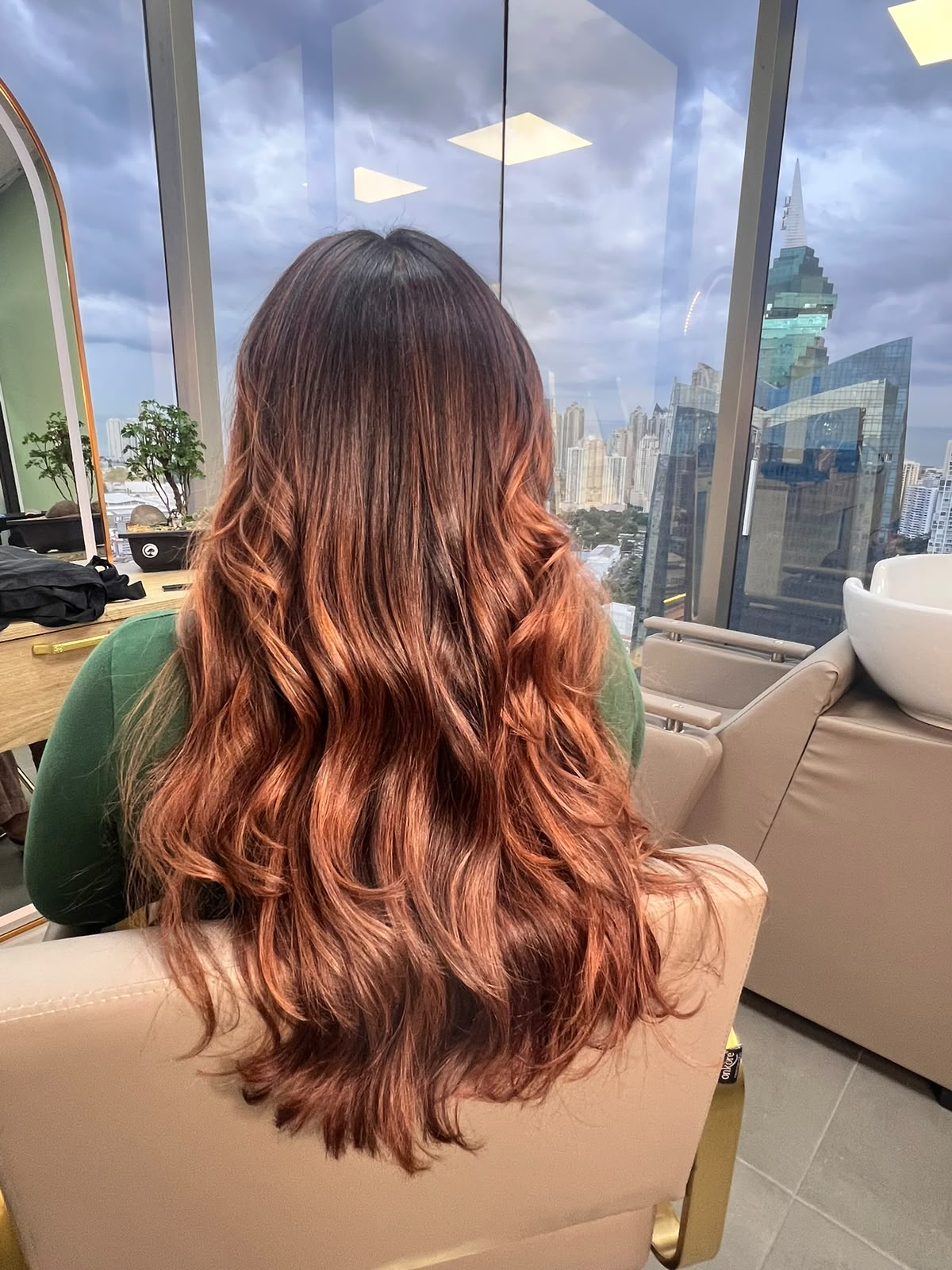 Balayage cobrizo con ondas